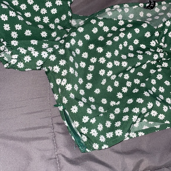 Green floral crop top and mini skirt set - Picture 3 of 5